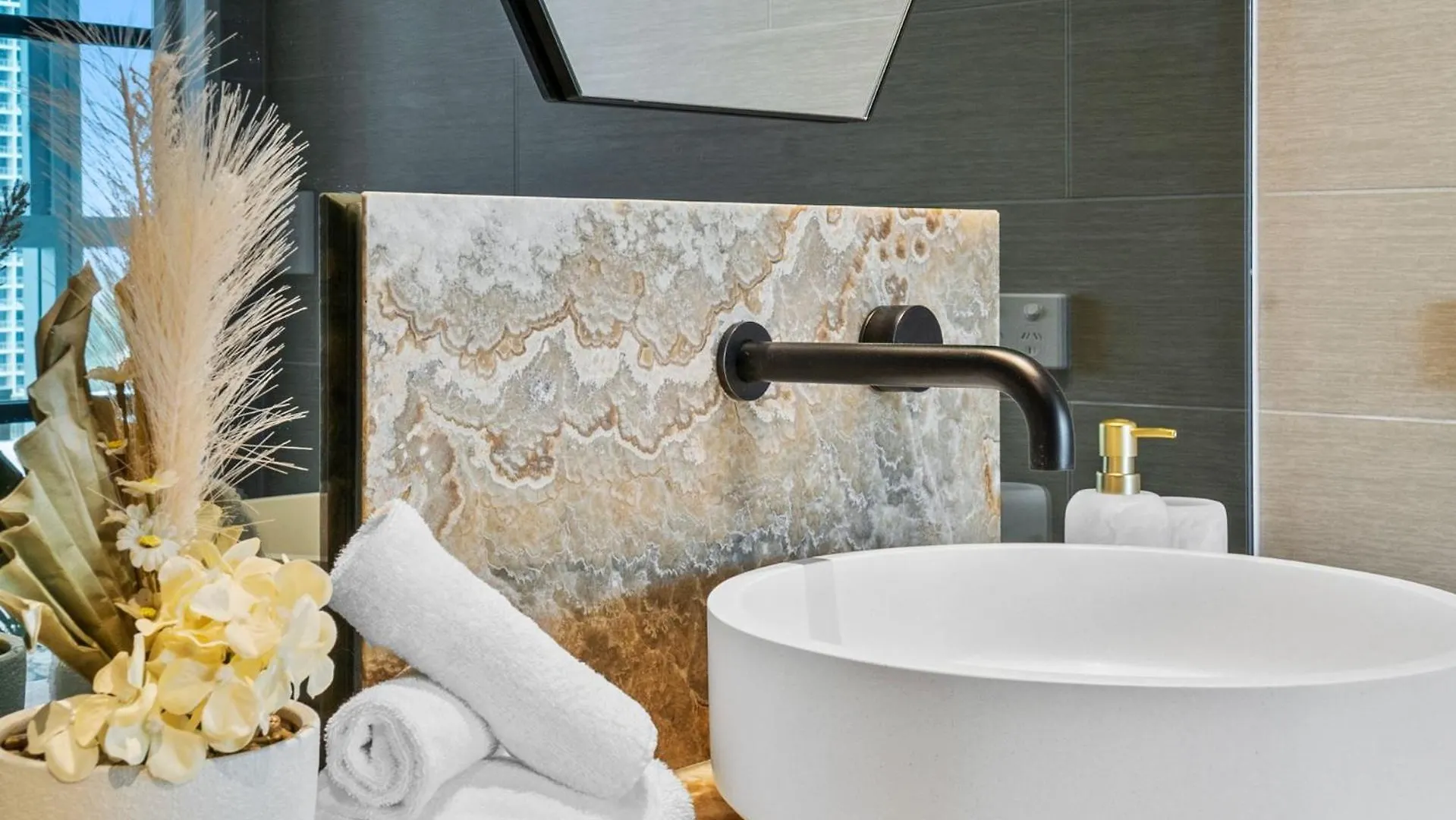 Luxury One Bedroom Apartment Gold Coast
